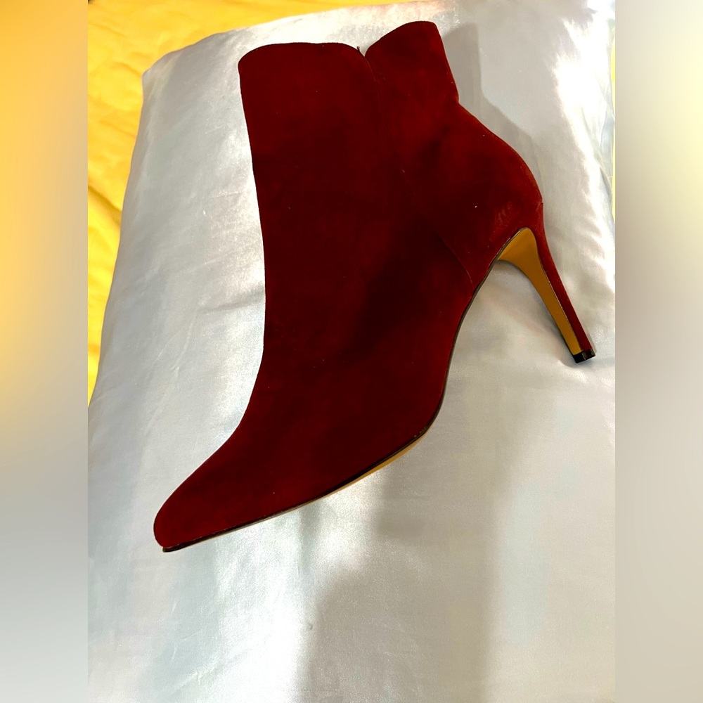 Wine colored 3 1/2 “ bootie. Like new.